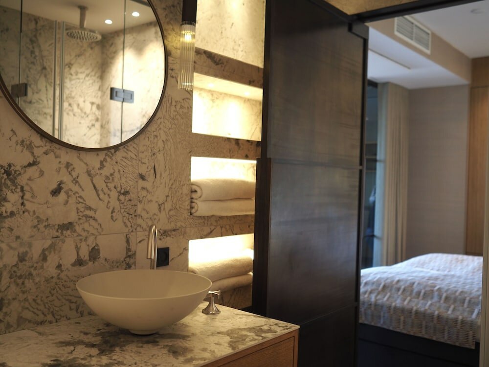 Фото Hypernym Hotel & Suites