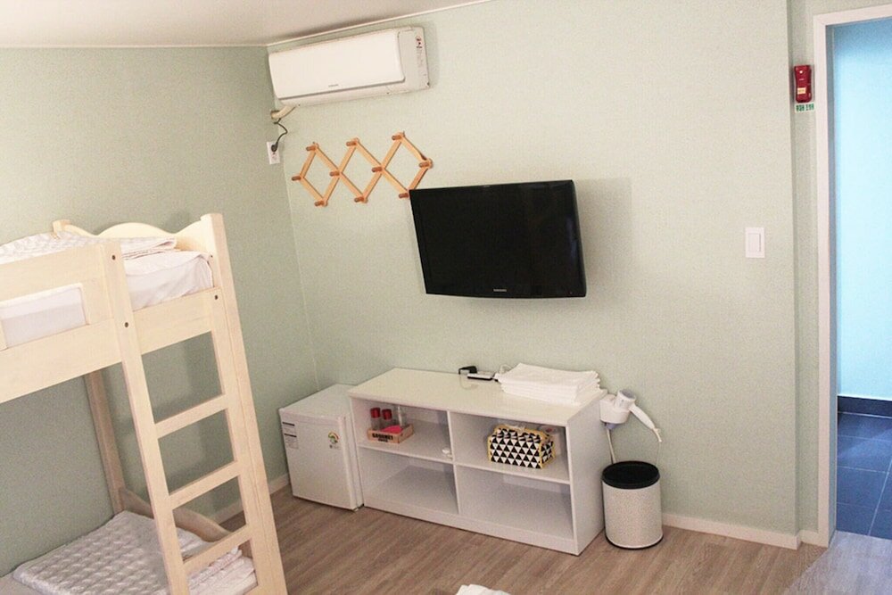 Фото Yeosu Hi and J Guest House