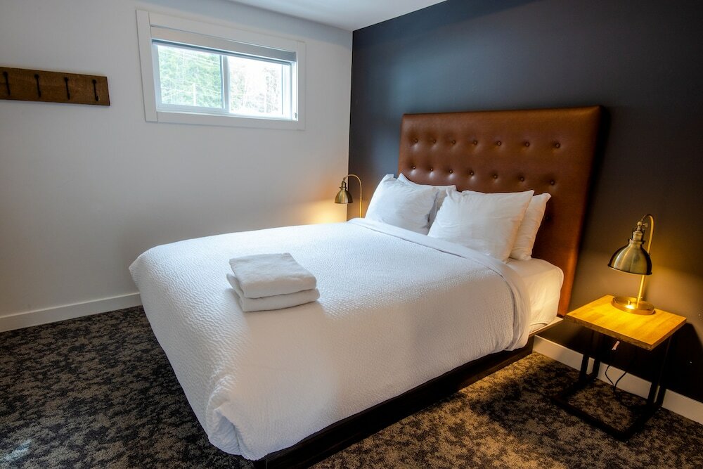 Фото Basecamp Resorts Revelstoke