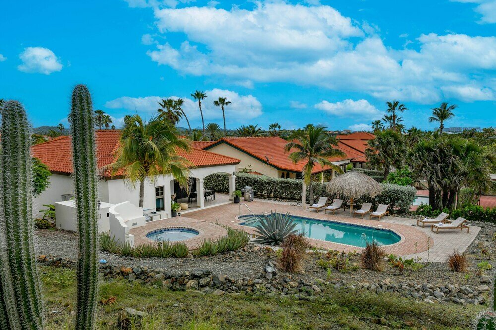 Фото New Gorgeous Listing With Hot Tub& Golf Course View! in Tierra del Sol!