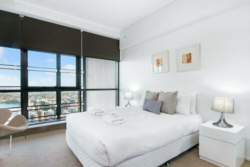 Гостиница Spacious 3 Bedroom Apartment With City and River Views в Брисбене