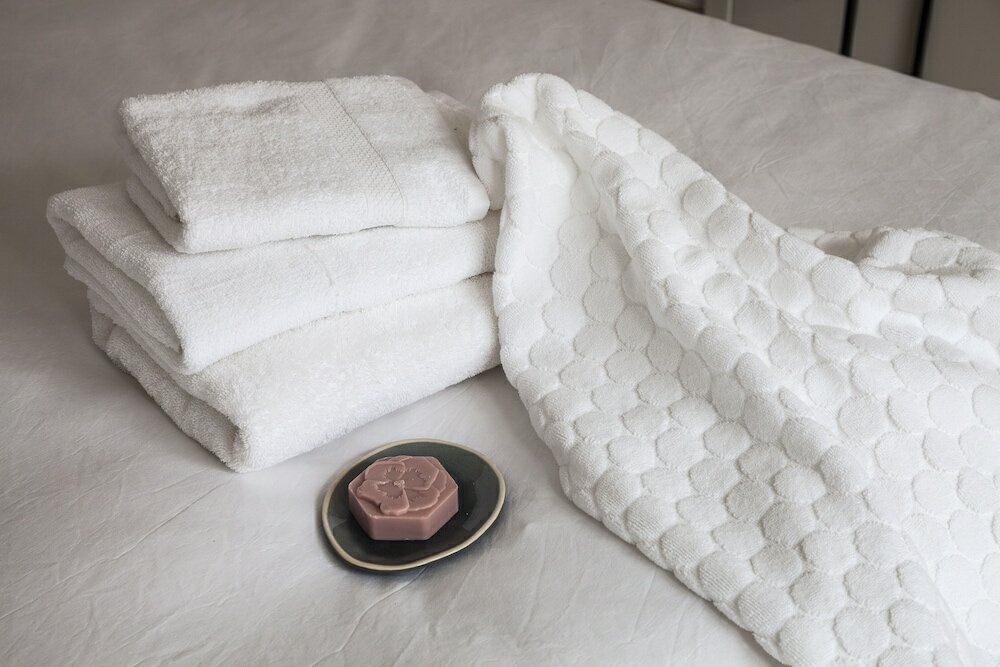 Фото Unit 1 - Stylish Smart Home with Private Parking