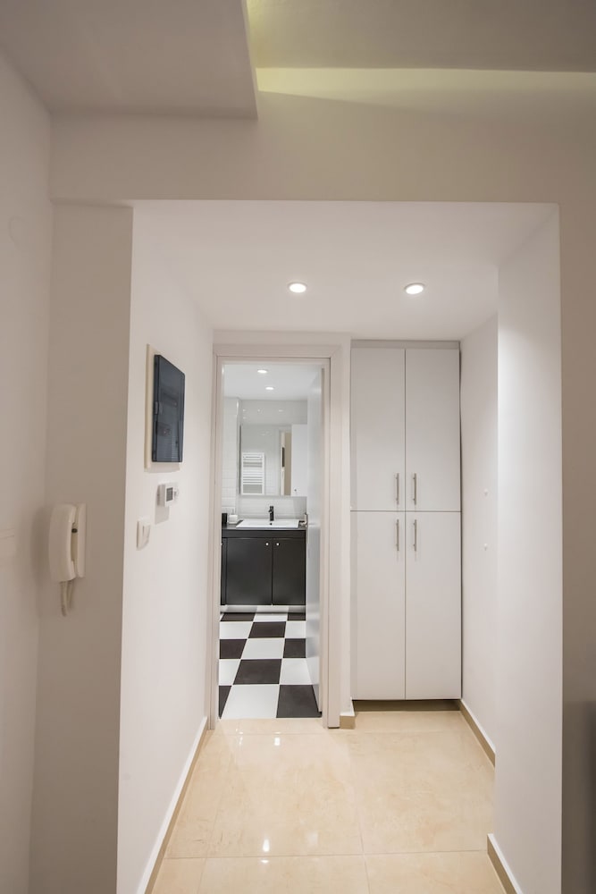 Фото Halu! Modern Centre Apartment