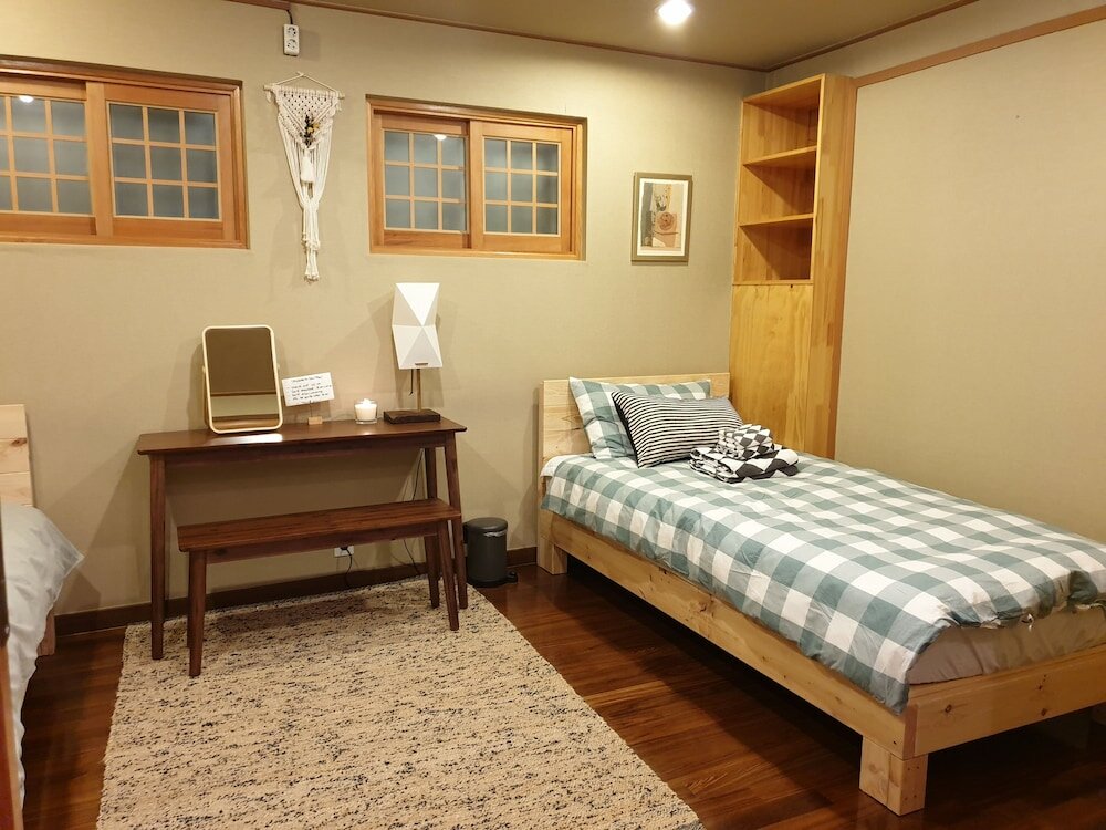 Фото Slow Tree House Hongdae - Caters to Women