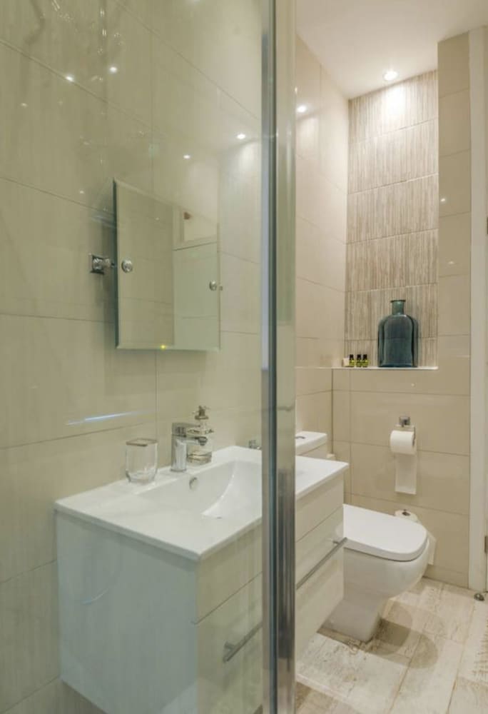 Фото Brondesbury Apartments