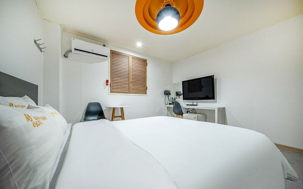 Фото Yeosu Hotel Sixty