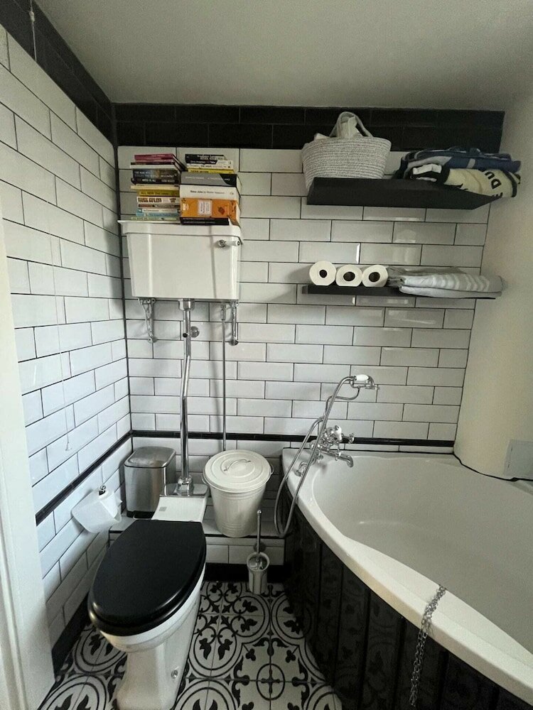 Фото Beautiful 2bd Cul De Sac Flat - Essex Road