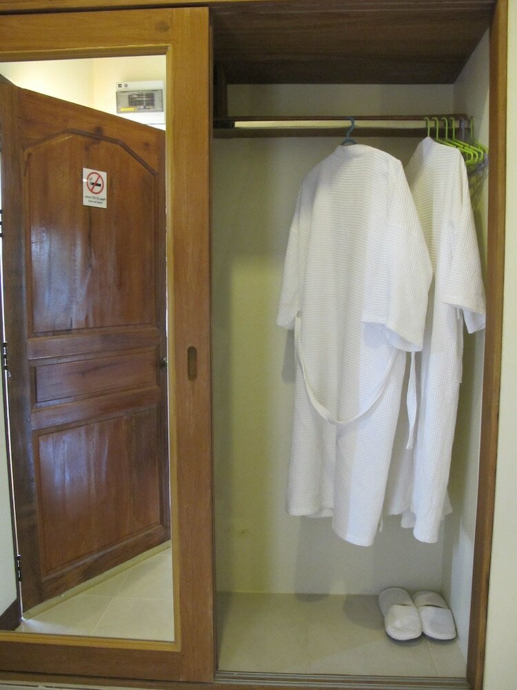 Фото Oyo Baan Tong Tong Pattaya Resort