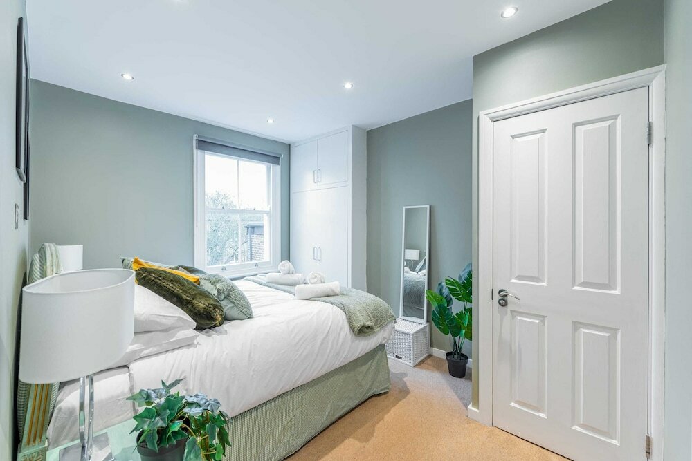 Фото Stylish Shepherds Bush Flat