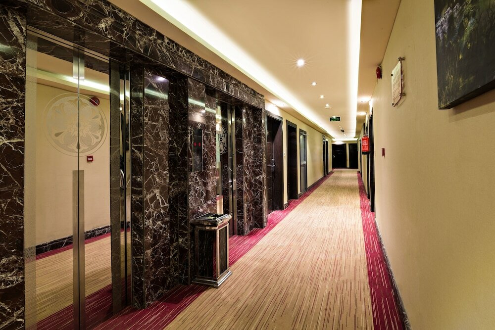 Фото Ebreez Grand Hotel