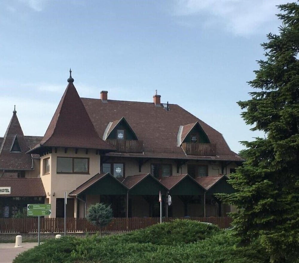 Фото отеля 1