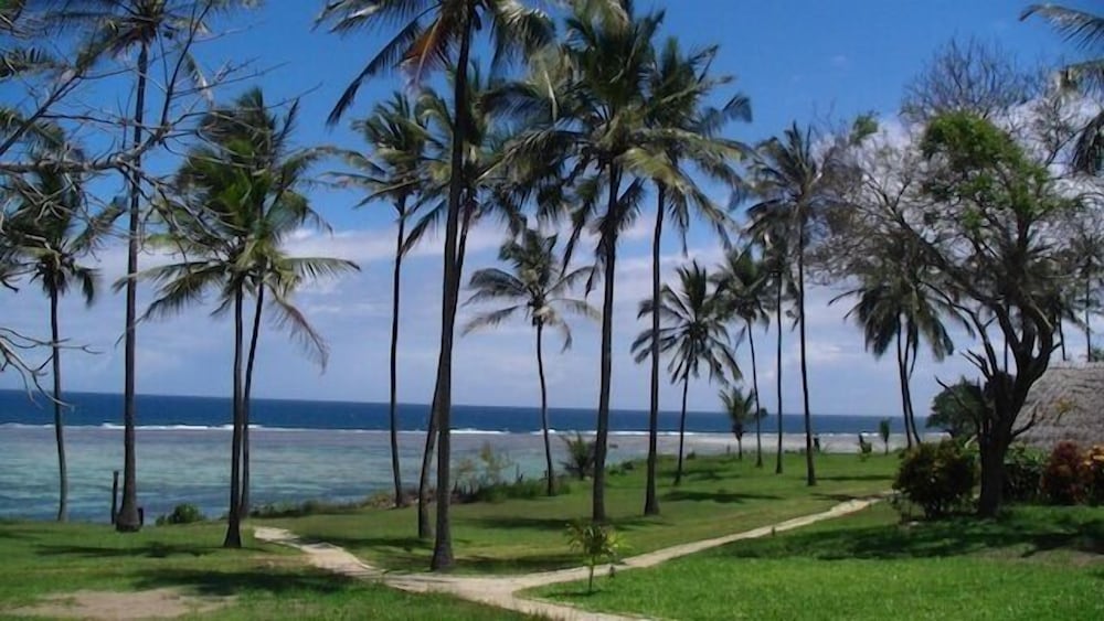 Фото HillPark Hotel - Tiwi Beach