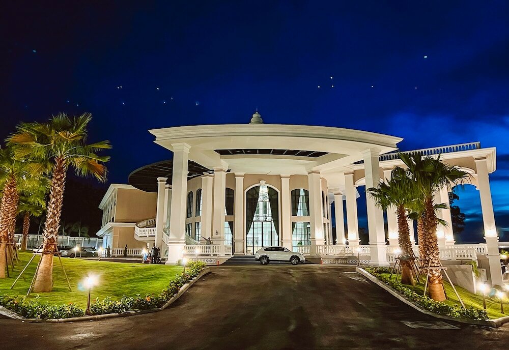 Фото Grand Lord Hotel& Residence