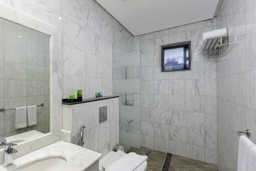 Фото The Seasons Hotel