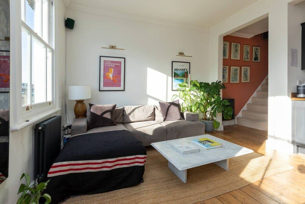 Фото Light and Spacious 1 Bedroom Maisonette - Brockley