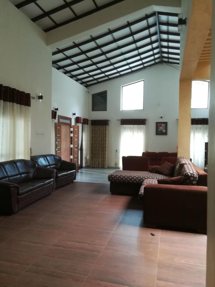 Фото Peacock Garden Villa