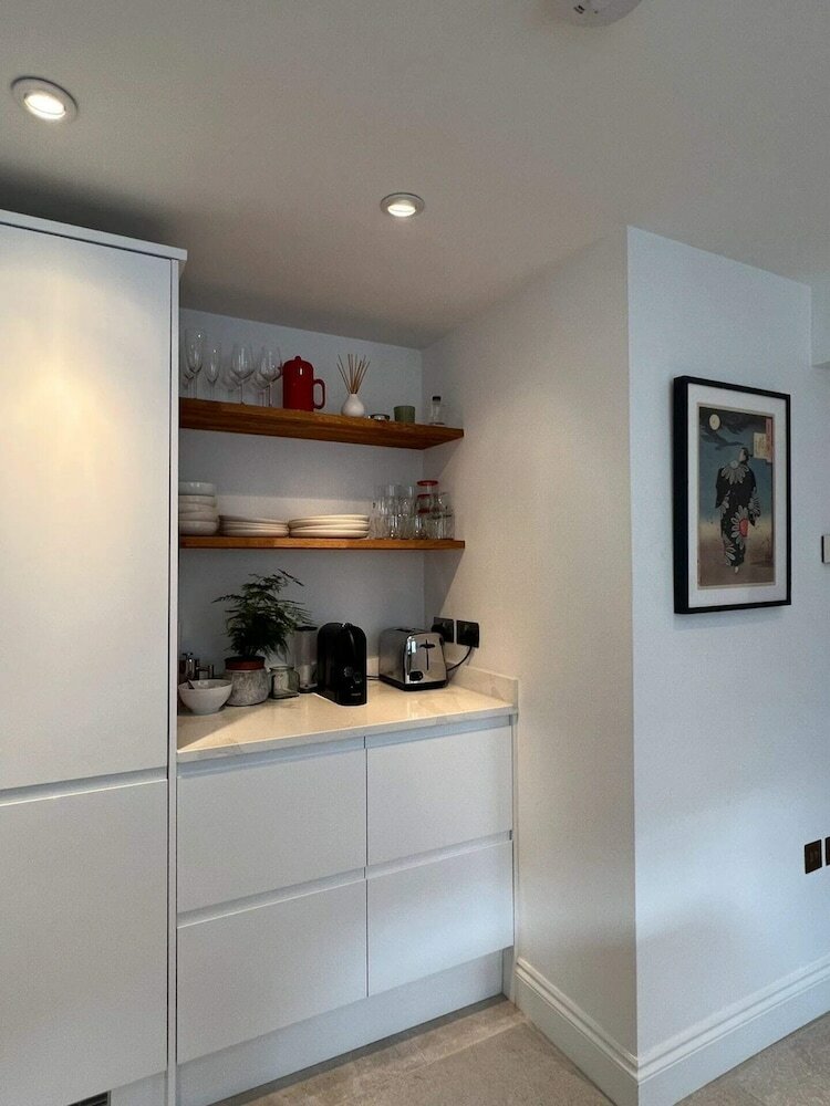 Фото Spacious and Bright 1 Bedroom Flat in Notting Hill