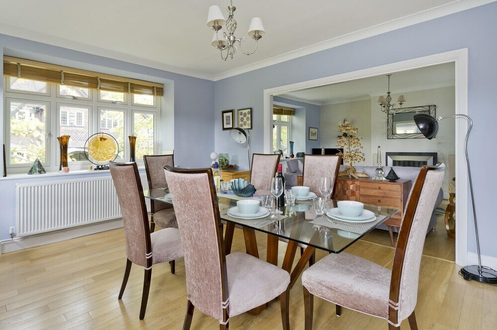 Фото Delightful Apartment in Prime Location Near Hampstead Heath by Underthedoormat