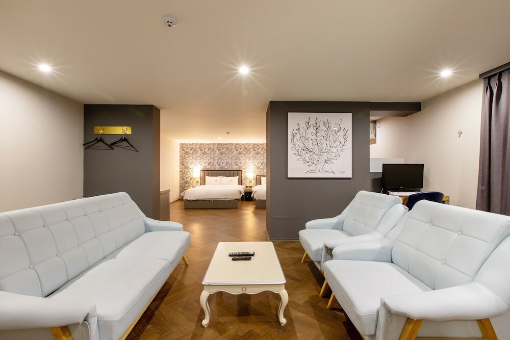 Фото Brown Dot Hotel Minam