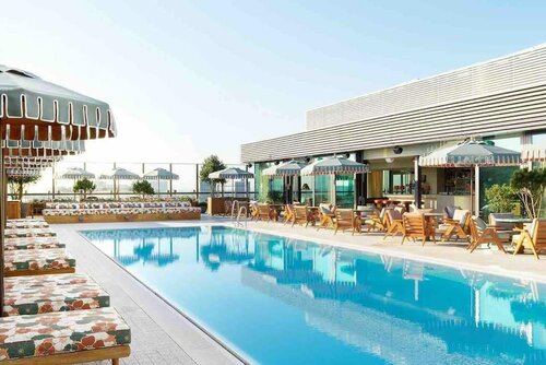 Гостиница Luxury 1 bed in Soho House Building w Pool, gym в Лондоне