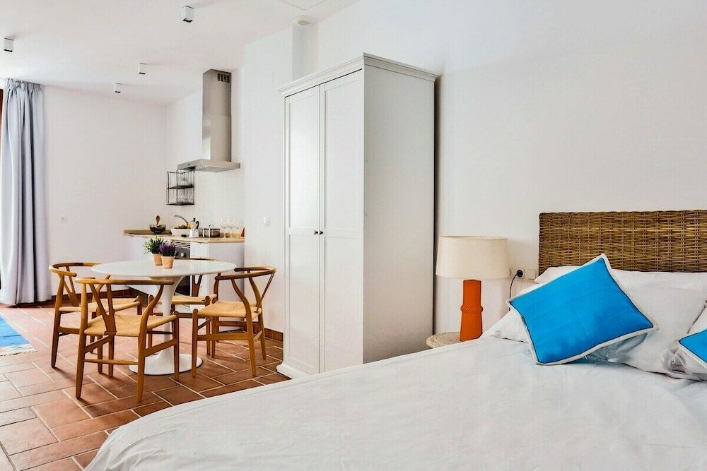 Фото Apartamentos Puerta Sevilla De Cordoba