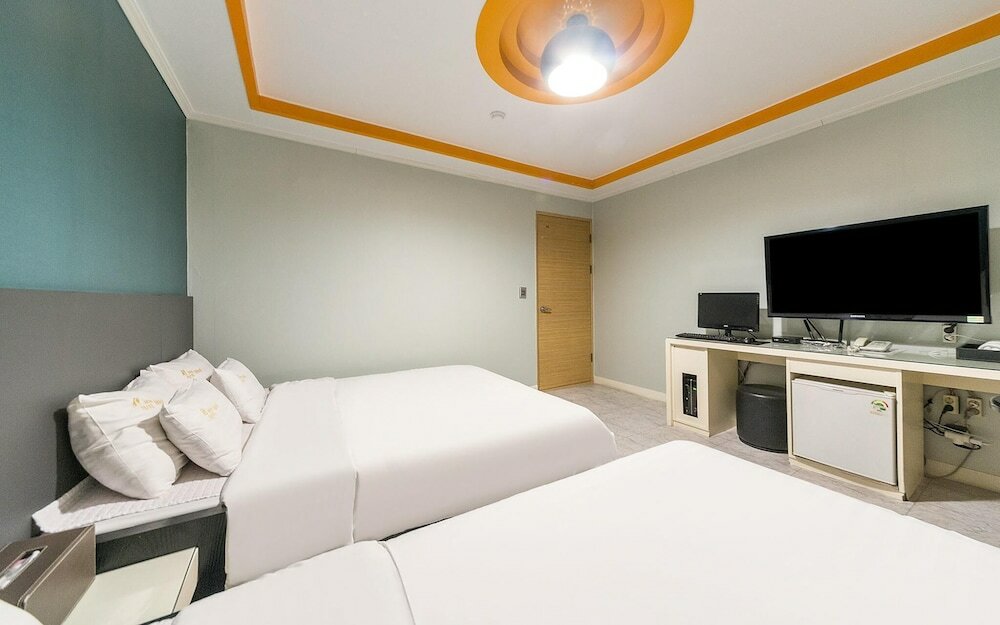 Фото Yeosu Hotel Sixty
