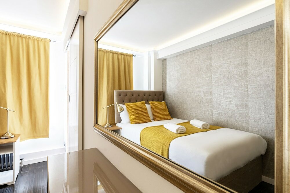 Фото Elegant 3 Bedrooms Apartment Near Hyde Park & Oxford St