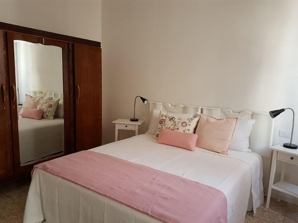 Фото Grimaldi Apartments - Petit Maison