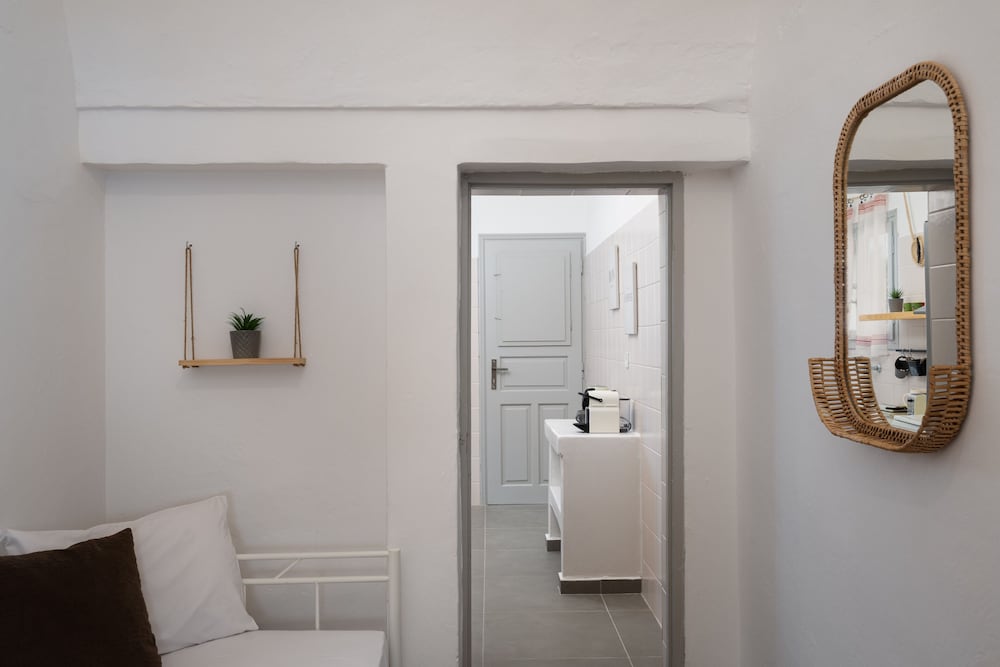 Фото Villa Tholos with Private Jacuzzi