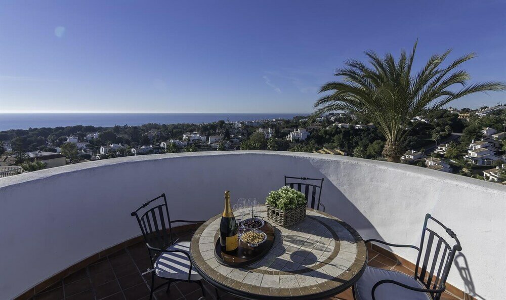 Фото Spacious Villa With Impressive Views