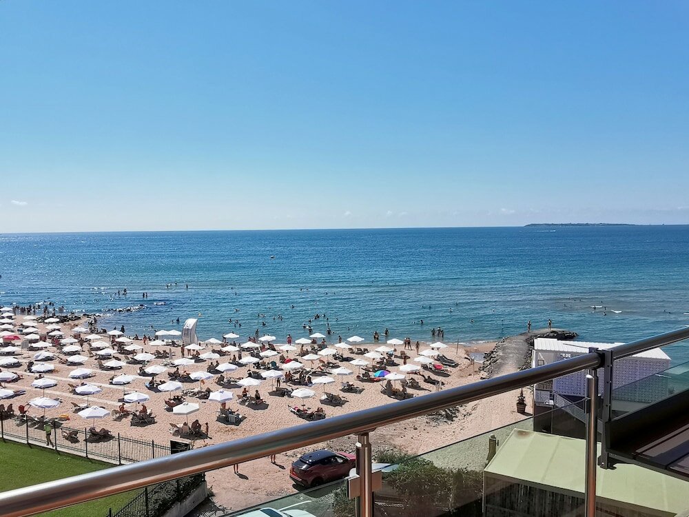 Фото Marty's Beachfront Smart Homes