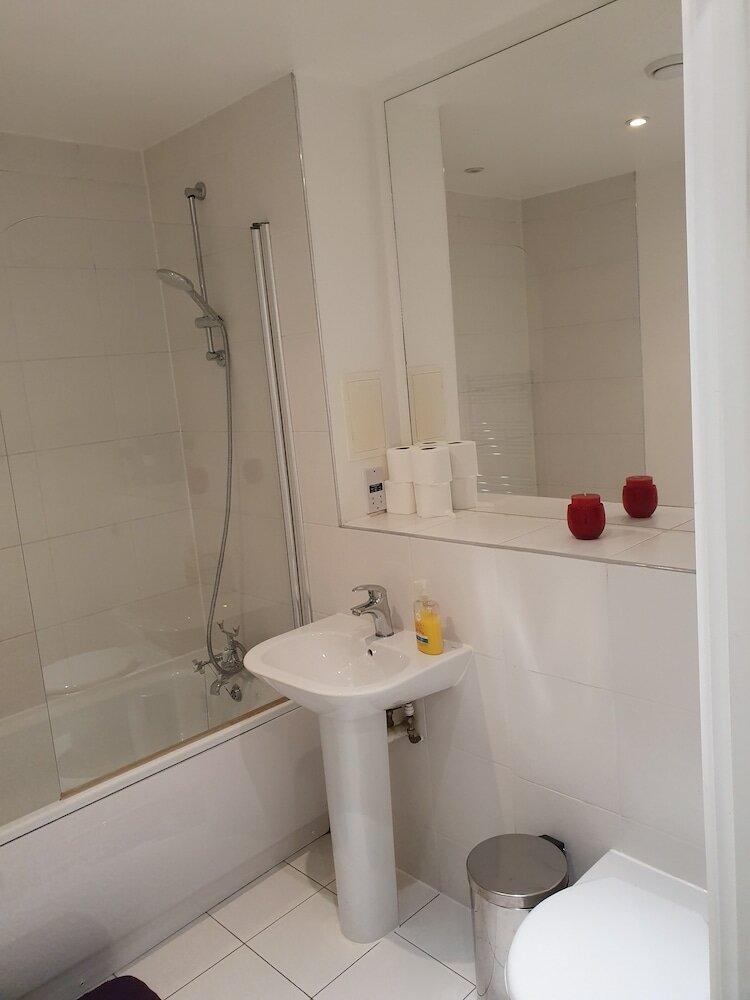 Фото Amazing 2 Beds 2 Baths 10min Ldn Bridge