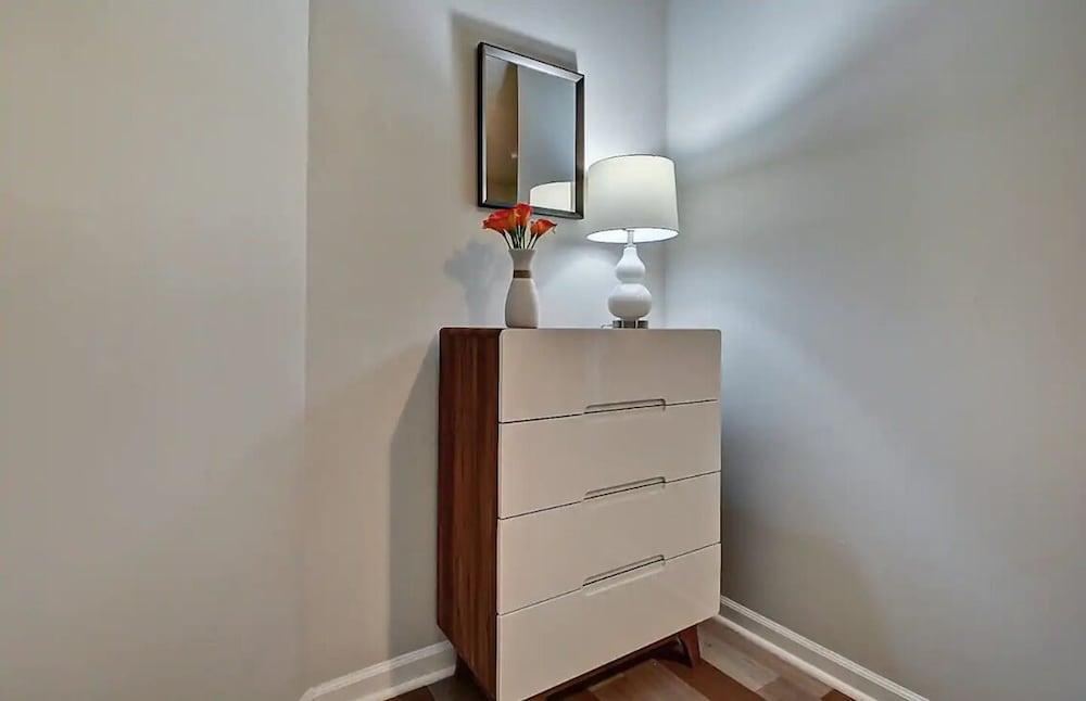 Фото Spacious 6br/3ba House w Parking! Sleeps 20!