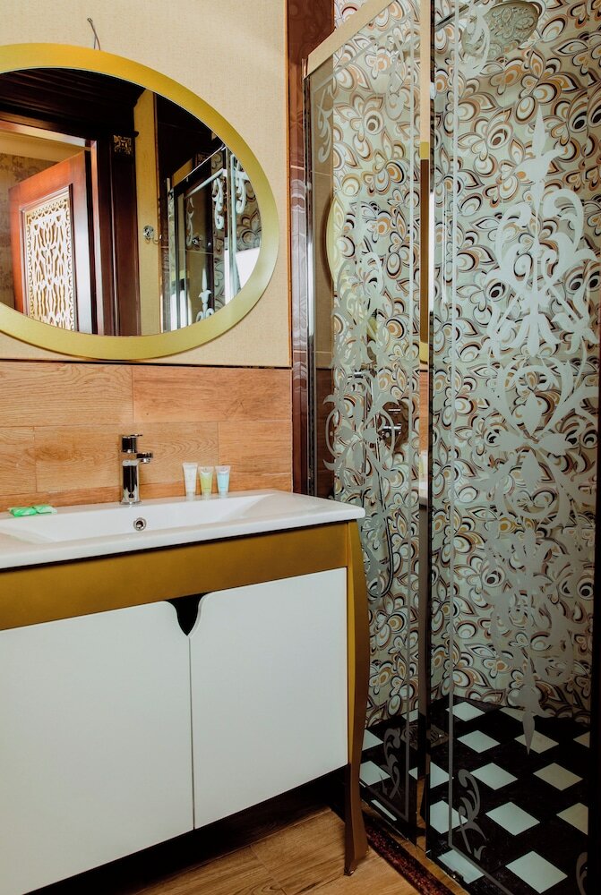 Фото Royal Antique Boutique Hotel