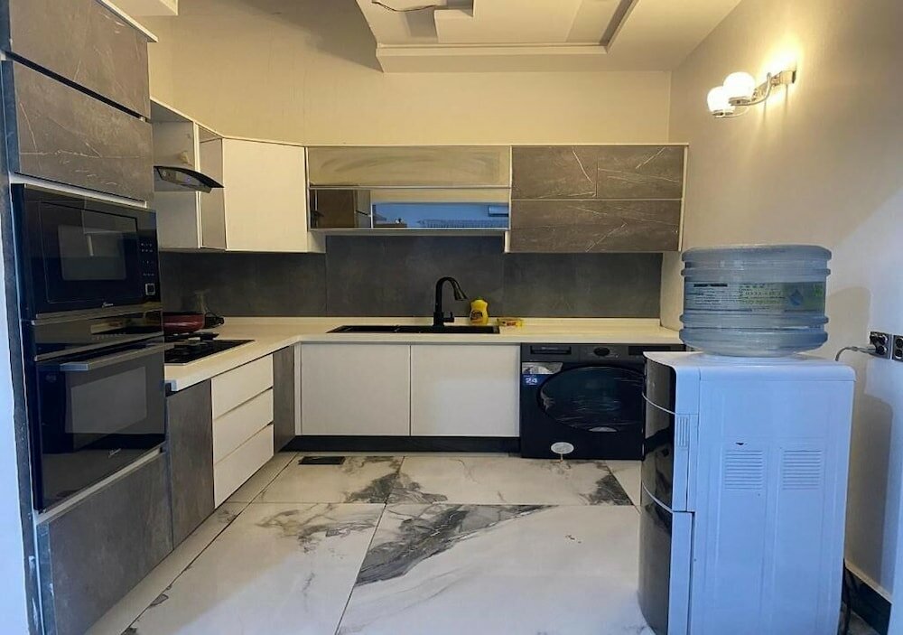 Фото Burj Al Bahria Town Luxury Suites