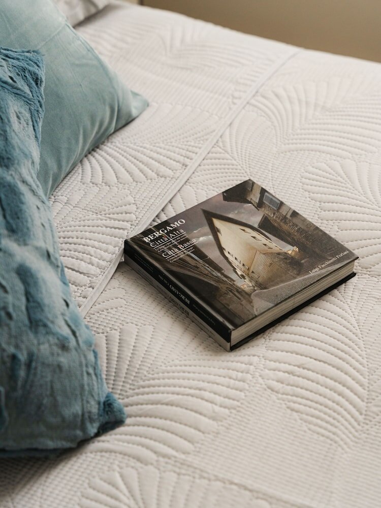 Фото Golden Teal