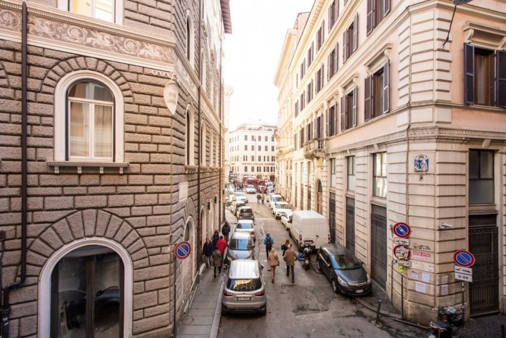 Фото Trevi Fountain Superior 3 bdr apartment