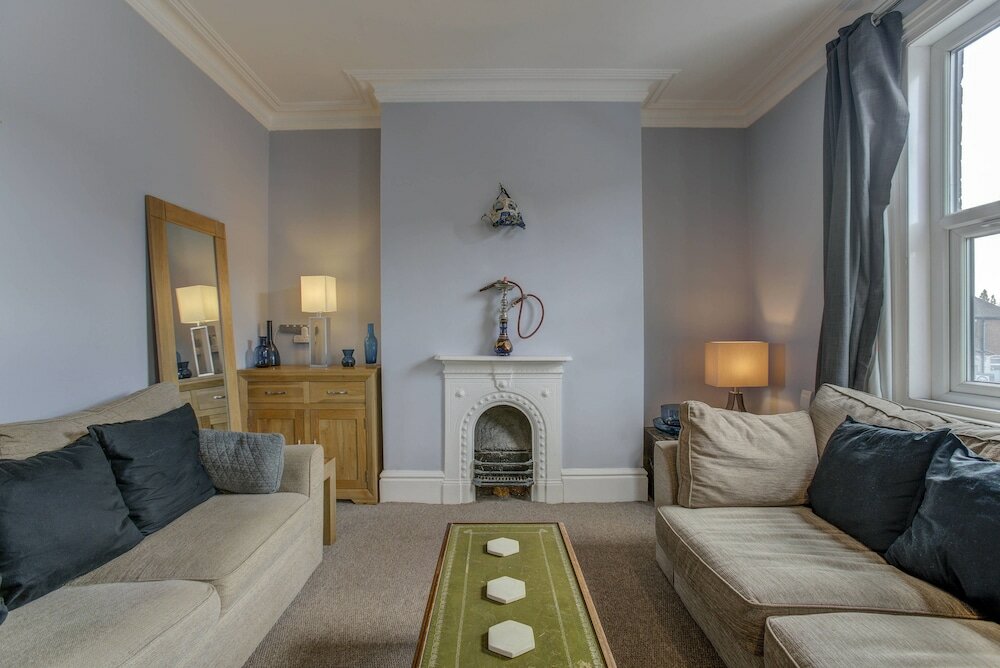 Фото Levenshulme Self-Catering Townhouse