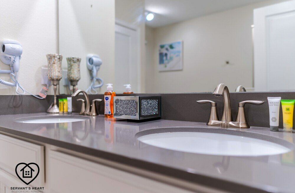 Фото Lakeview Luxury 9 Bedroom & 5 Bathroom w Private Pool