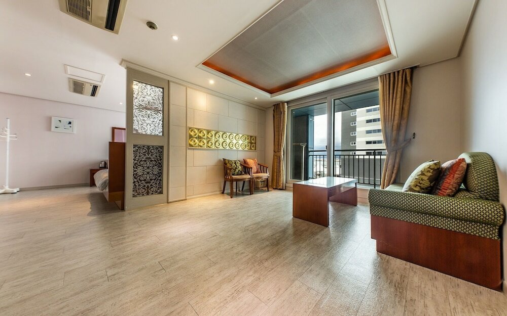 Фото Yeosu Hotel Provence