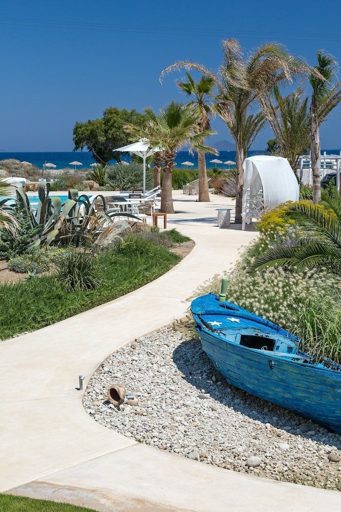 Фото White Pearls Luxury Suites - Adults Only