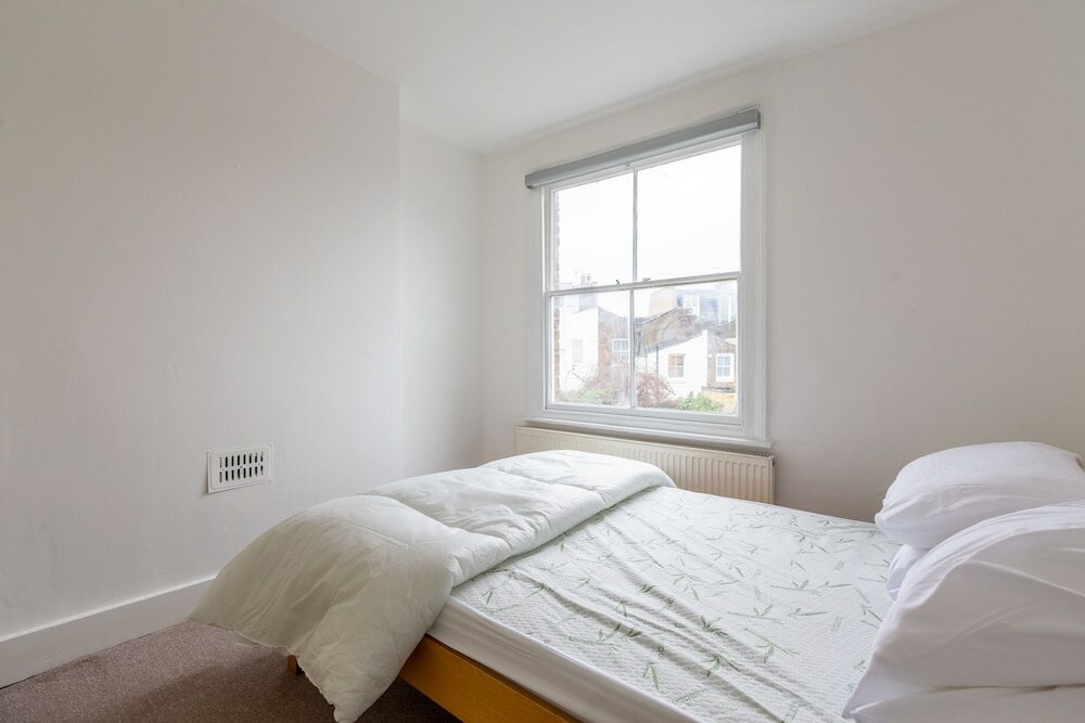 Фото Spacious 3 Bedroom House With Garden - Hammersmith