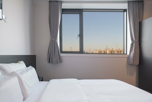 Гостиница Workers' Hotel Daejeon by Annk Wolpyeong в Тэджоне