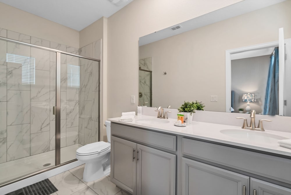 Фото Edgy, Modern 6 Bed 5 Bath