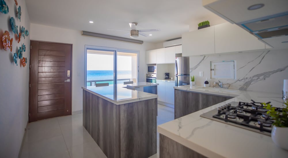 Фото Beachfront Penthouses at Brisas by The Spot