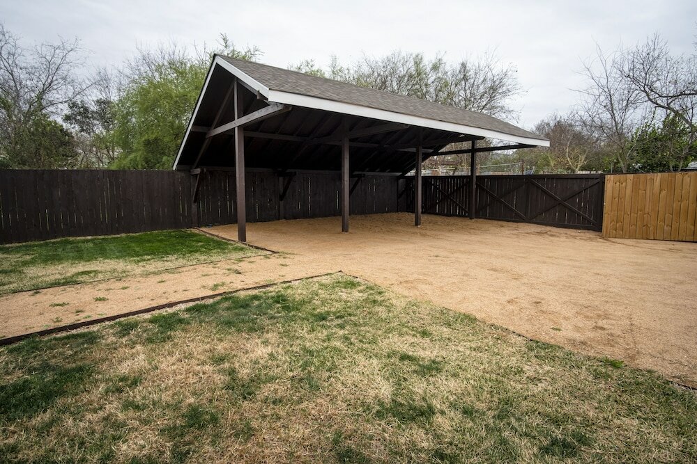 Фото Brand New Large Impressive House Near Downtown!