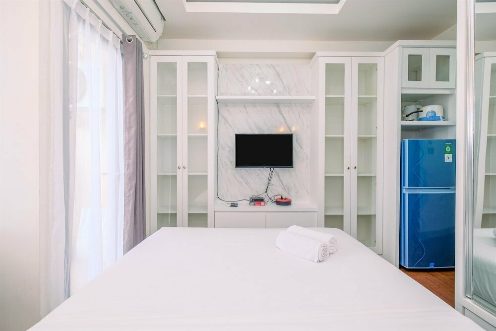 Hotel Well Designed 2Br Corner Transpark Cibubur Apartment, Depok, photo