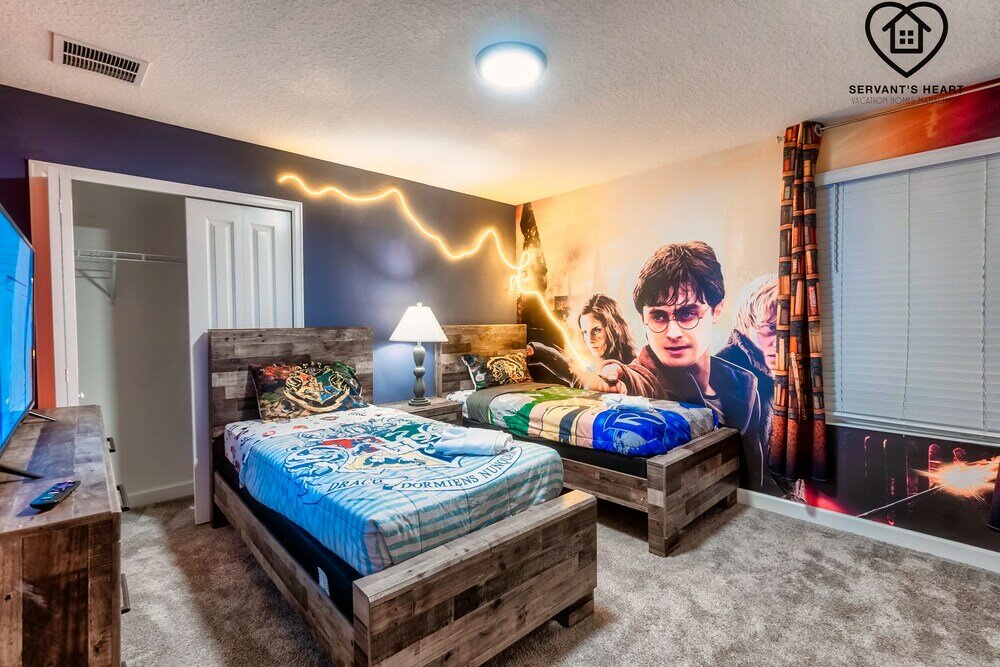 Фото Lakeview Luxury 9 Bedroom & 5 Bathroom w Private Pool