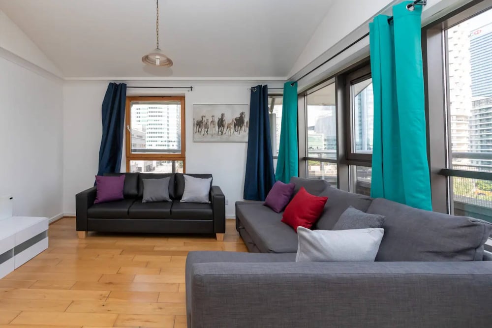 Фото Top Floor 1bd Flat With Balcony - Isle of Dogs