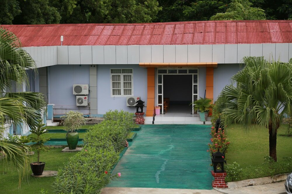 Фото The Floral Breeze Wun Zin Hotel